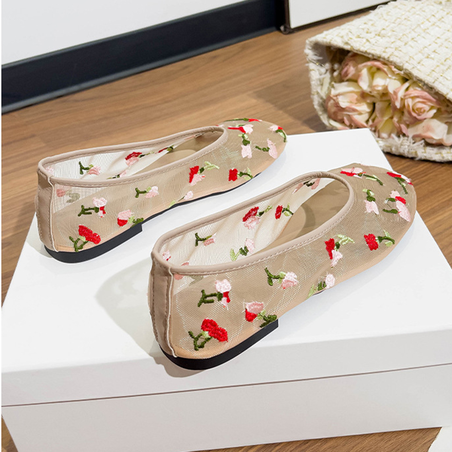Hand Embroidered Flowers Desig - огляд і ціна Women'S Shoes Hands Free